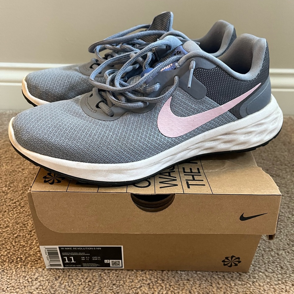 Nike Revolution 6, women’s running shoe, color: Ashen slate/doll-black, size 11